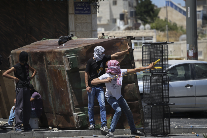 בדרך לאינתיפאדה שלישית; ההתפרעויות אתמול. צילום: הדס פרוש, פלאש 90