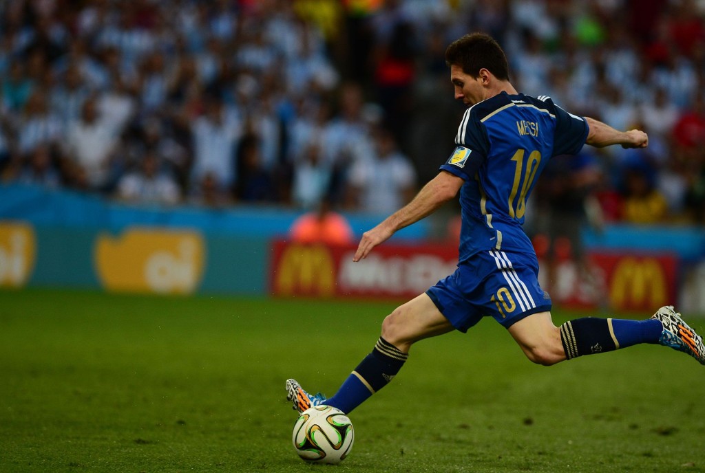 Germany_and_Argentina_face_off_in_the_final_of_the_World_Cup_2014_04