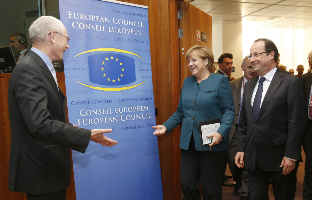מי מממן את דאע"ש?; נשיא צרפת פרנסואה הולנד וקנצלרית גרמניה אנגלה מרקל בישיבת המועצה האירופית. צילום: European Council CC BY-NC-ND 2.0