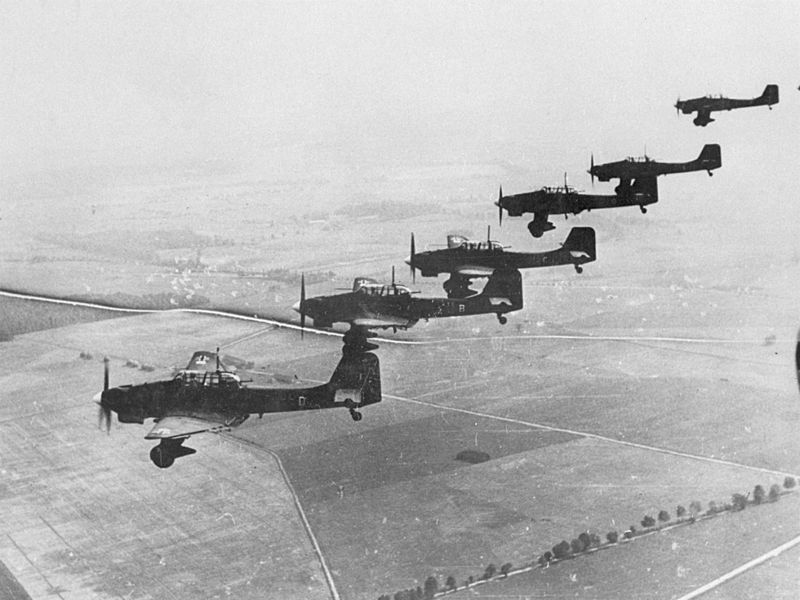 Bundesarchiv_Bild_183-1987-1210-502,_Polen,_Stukas