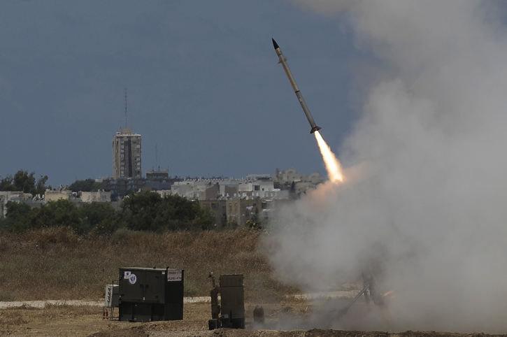 פחות מפחיד ממחמאה ב'הארץ'. מערכת צבע אדום-כיפת ברזל בפעולה. צילום: דוד בואימוביץ', פלאש90