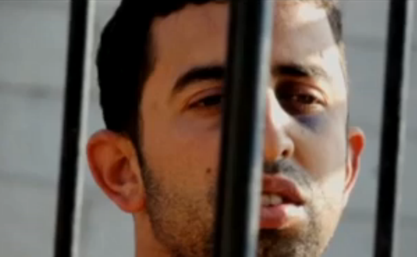 נשרף בעודו בחיים. הטייס הירדני מעאד' אלכסאסבה בכלוב של דאעש, דקות ספורות לפני הוצא להורג. צילומסך