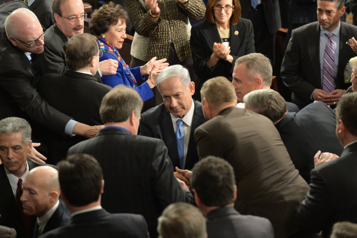 בתמונה: בידוד בינלאומי; נתניהו מתקבל בתשואות בקונגרס. צילום: בן גרשם, לע"מ