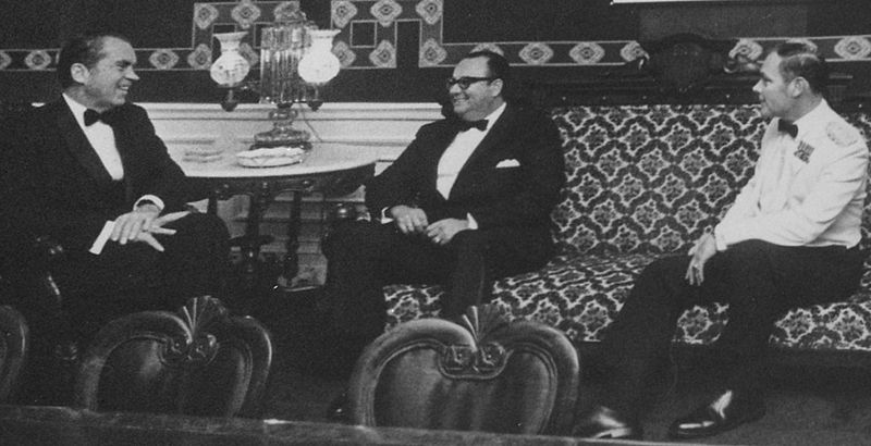 Meeting_with_President_Anastasio_Somoza_Debayle_of_Nicaragua,_before_State_Dinner_-_NARA_-_194723-perspective-tilt-crop