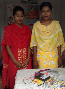 נוסה בכל רחבי העולם; נערות בבנגלדש. צילום: fbar CC BY-NC 2.0 VIA FLICKR
