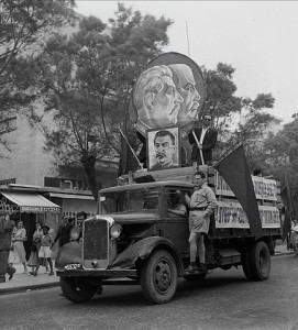 דיקטטורה רעיונית; מצעד האחד במאי, 1949