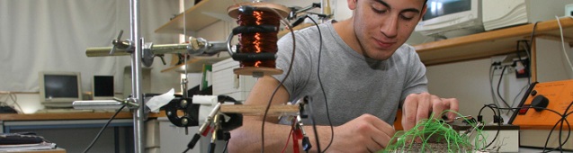 **FILE2004** An Israeli students works on electronic devices in a physics class on February 18, 2004 Photo by Flash90   *** Local Caption *** ??? ??? ?????  ???? ???? ?????? ??????? ????? ????