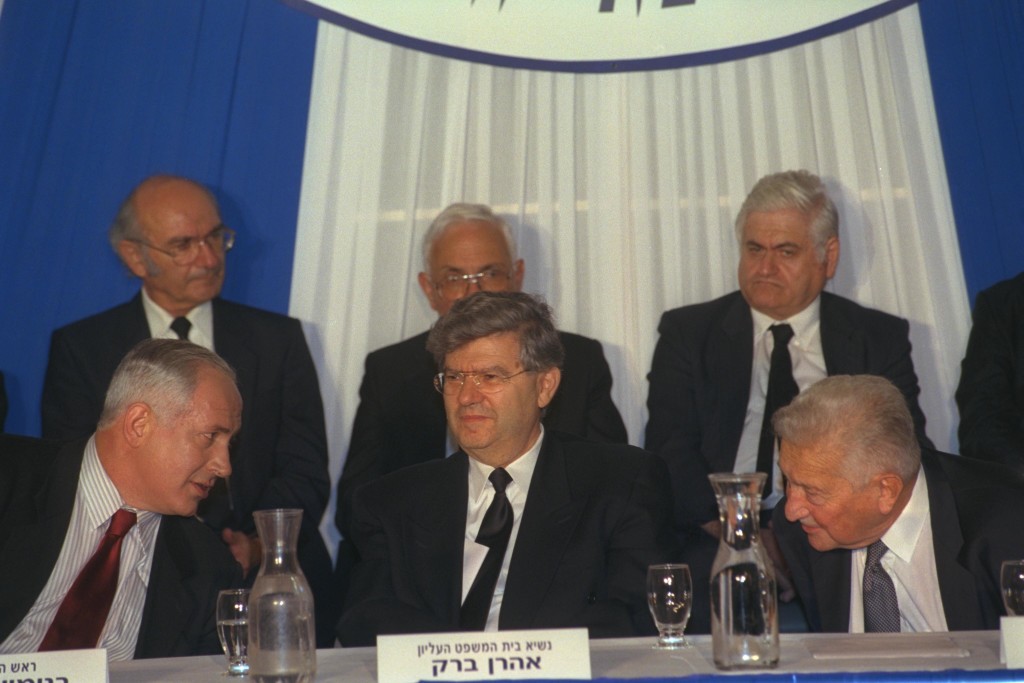 FROM R TO L- PRESIDENT EZER WEIZMAN, SUPREME COURT CHIEF JUSTICE AHARON BARAK & PRIME MINISTER BENJAMIN NETANAYHU AT A CEREMONY MARKING "50 YEARS OF LAW". è÷ñ "çîéùéí ùðåú îùôè", ááéú äîùôè äòìéåï áéøåùìéí. áöéìåí, îéîéï ìùîàì- ðùéà äîãéðä òæø åéöîï, ðùéà áéú äîùôè äòìéåï àäøåï áø÷ åøàù äîîùìä áðéîéï ðúðéäå, îùåççéí áéðéäí.