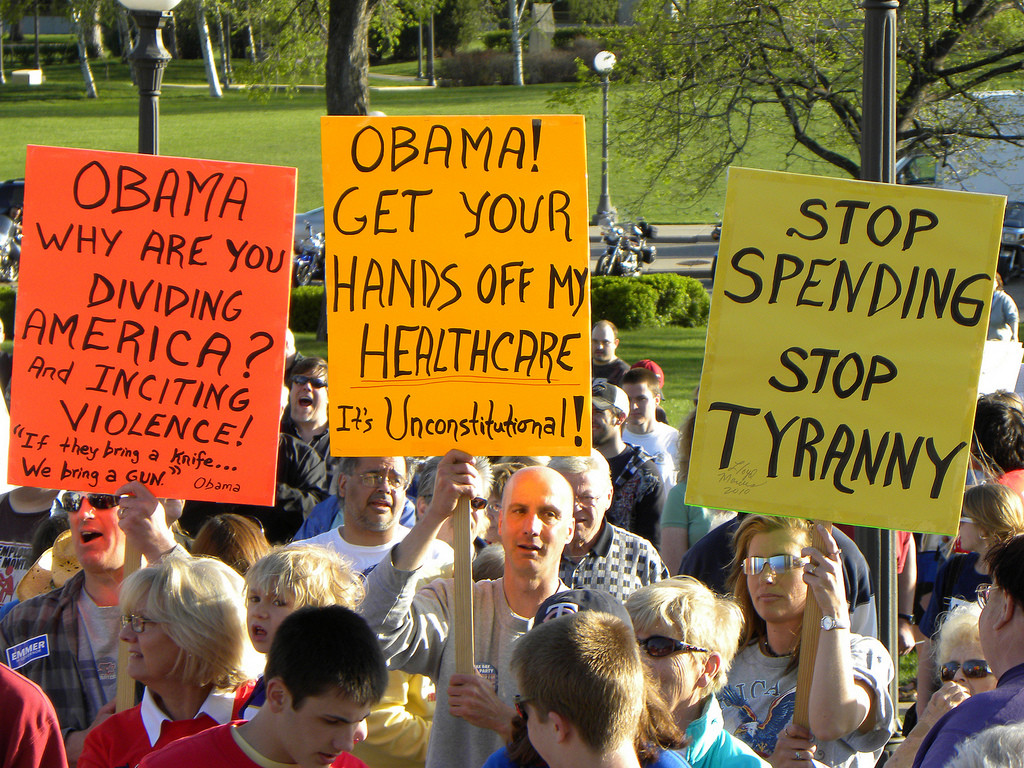 המדינה אינה יכולה לספק הכל; הפגנה נגד האובמה-קייר. צילום: Fibonacci Blue, CC BY 2.0, via flickr