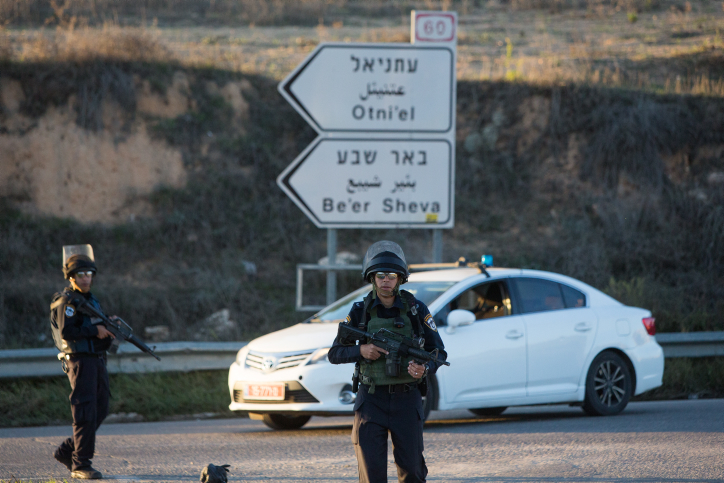 מישהו כשל בתפקידו; כוחות באזור הר חברון לאחר הירי על רכבו של הרב מיכי מרק ז"ל. צילום: יונתן זינדל, פלאש90