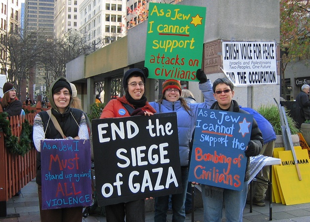 מגבירים פעילות, מחריפים את הטון; פעילי 'קול יהודי לשלום' בסיאטל. צילום: Jewish Voice for Peace CC BY 2.0 via flickr