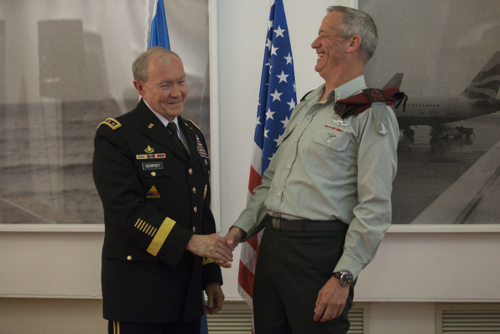 נוצרו קשרים אישיים; הרמטכ"ל לשעבר בני גנץ וראש המטות המשולבים לשעבר גנרל דמפסי, 2014. צילום: יונתן זינדל, פלאש90