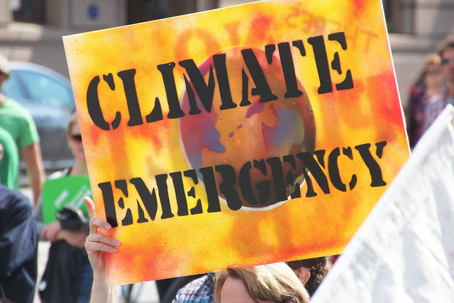 התחממות או לא התחממות? לא זו השאלה; הפגנת מחאה במלבורן. צילום: Takver CC BY-SA 2.0 via flickr